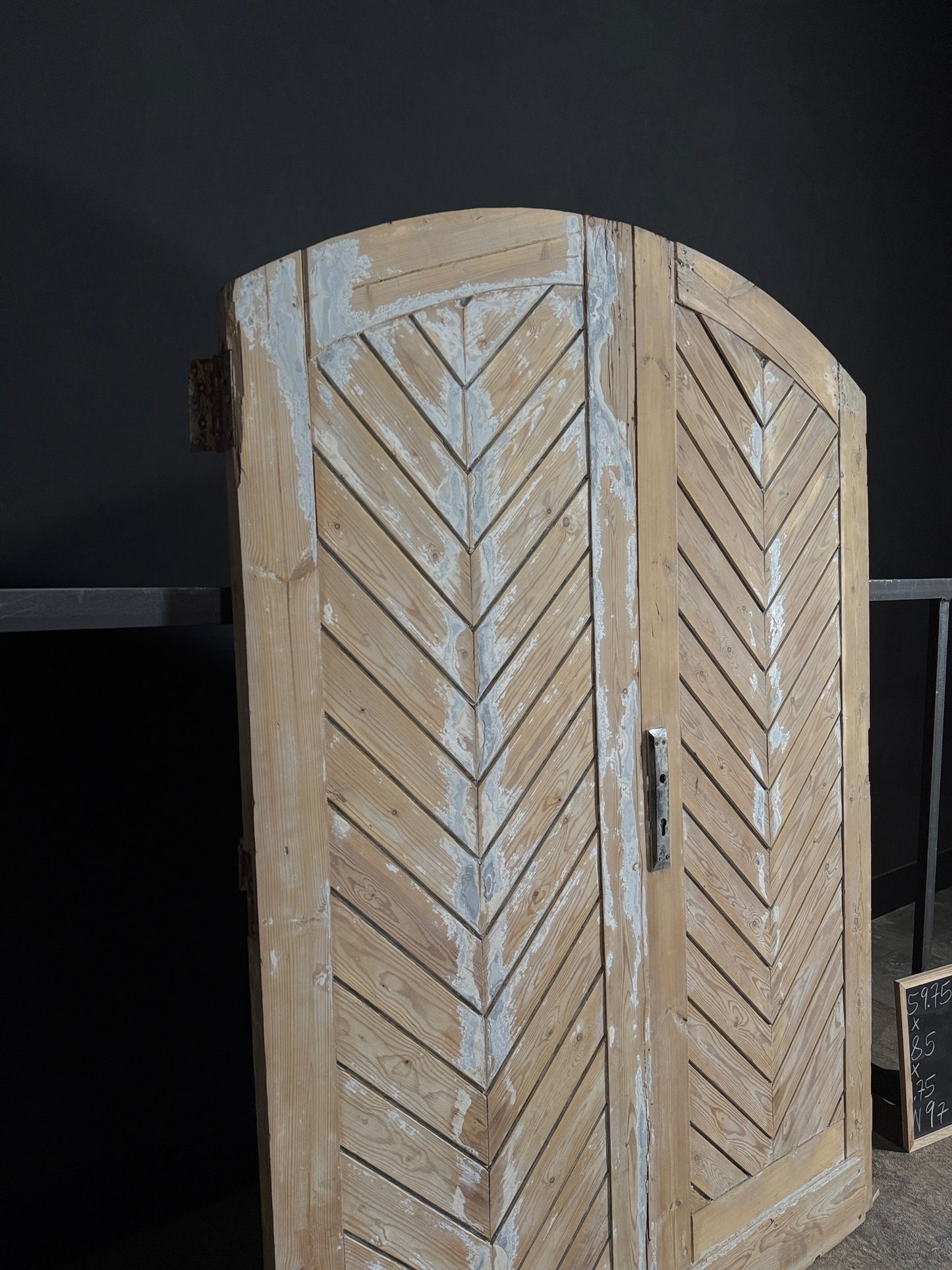 Antique Fluted Arched Double Doors - 59.75x85 - N97