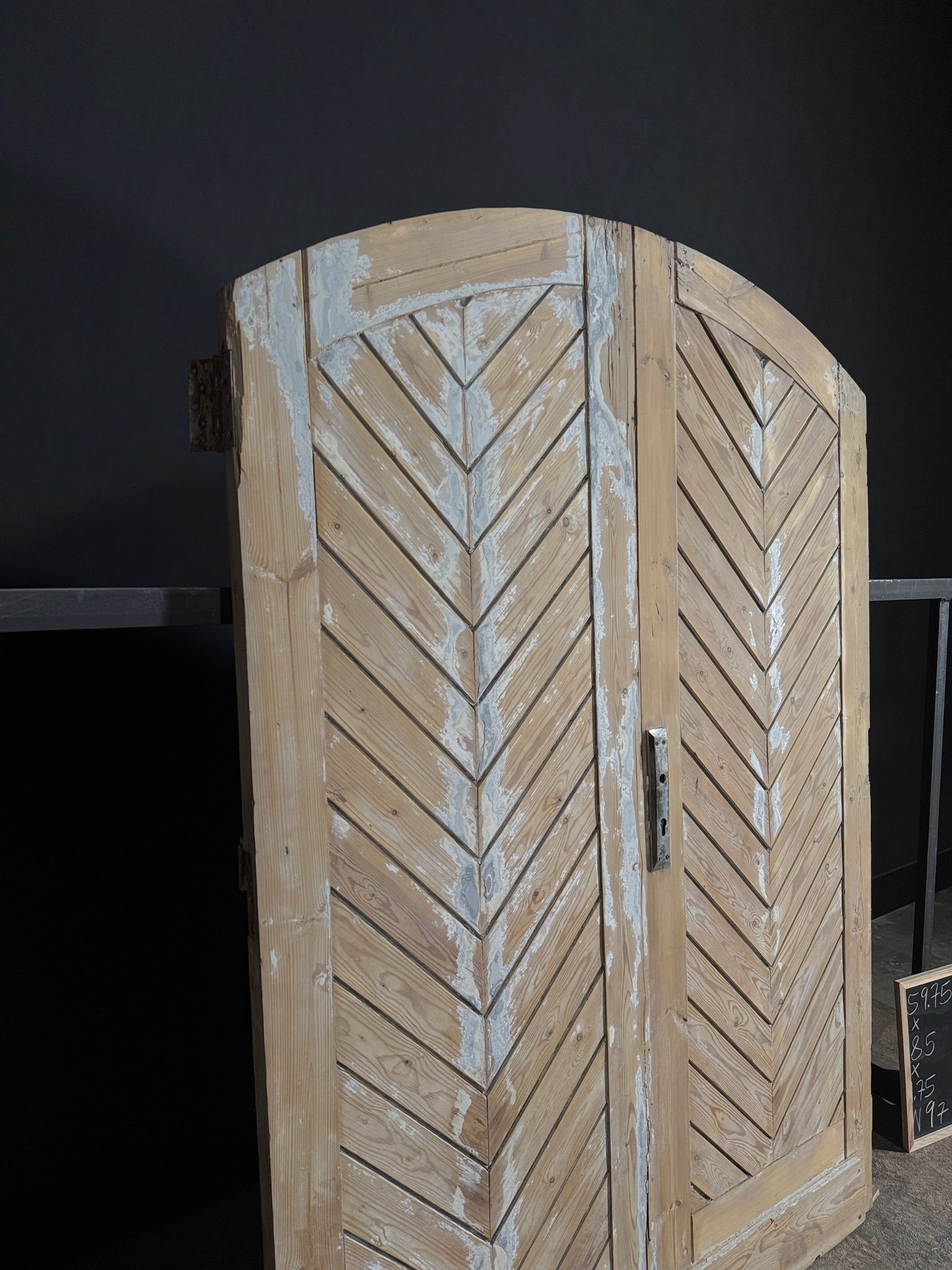Antique Fluted Arched Double Doors - 59.75x85 - N97