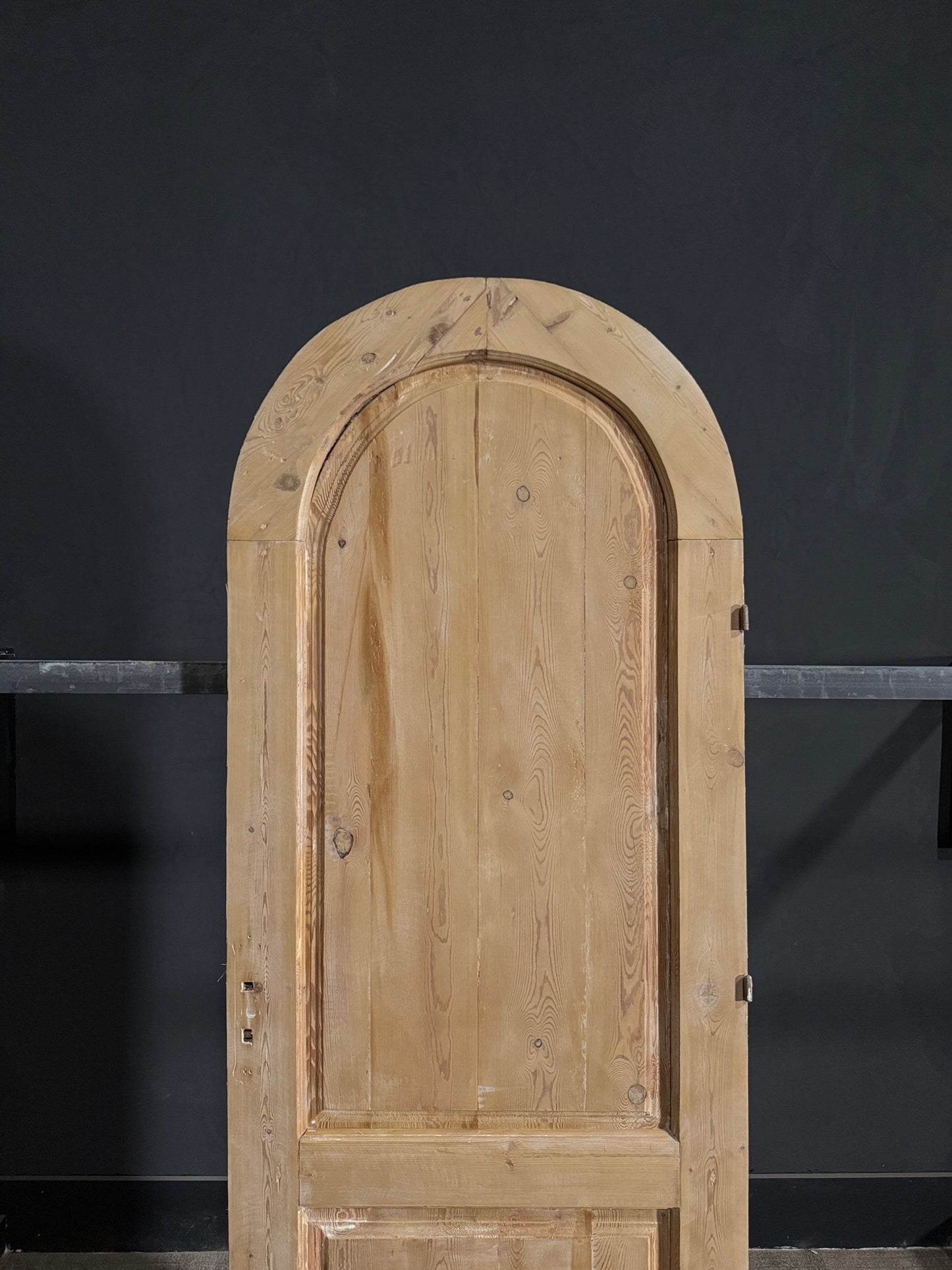 Antique Arched Solid Single Door - 31.5x83 - N138
