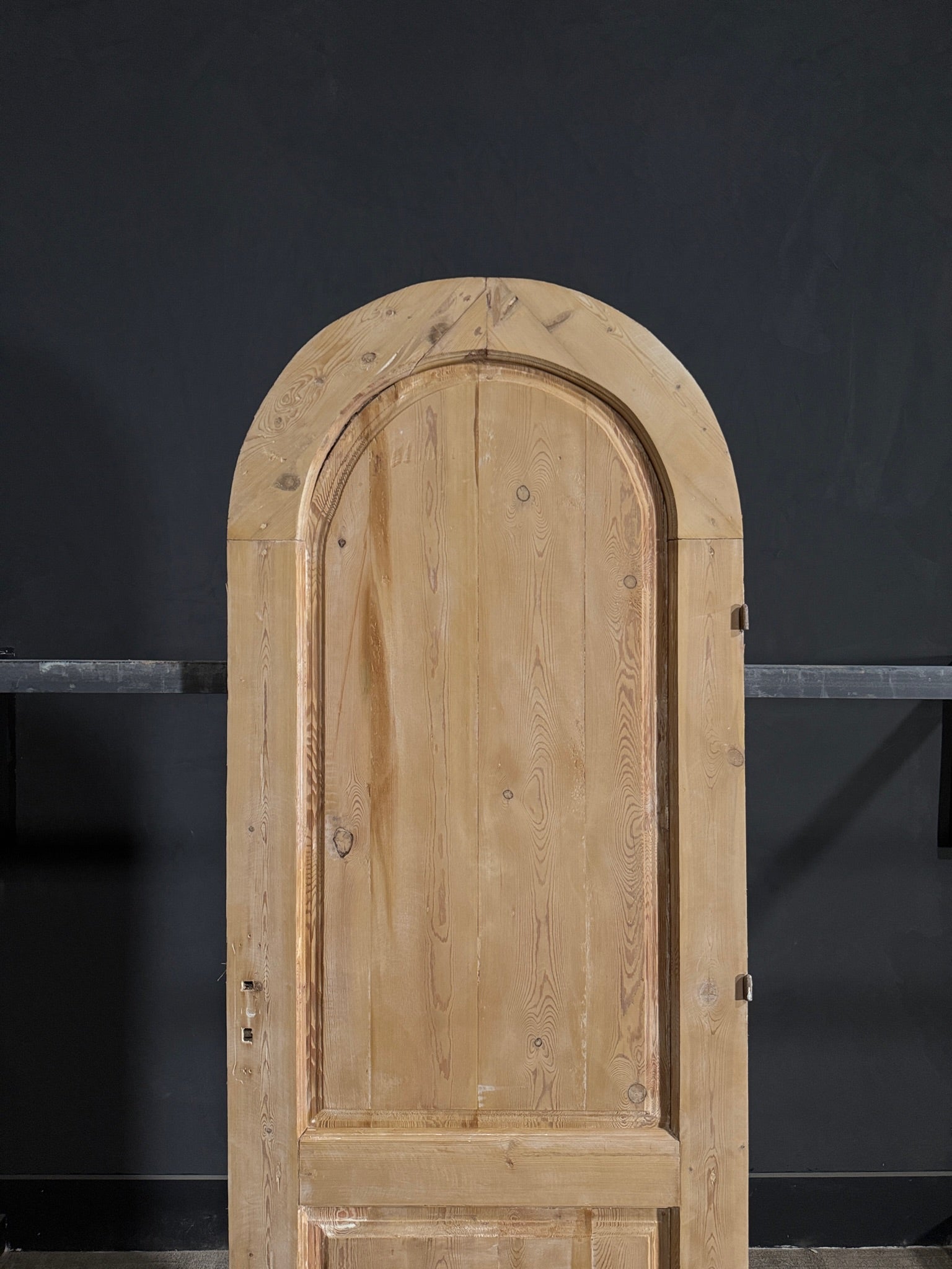Antique Arched Solid Single Door - 31.5x83 - N138
