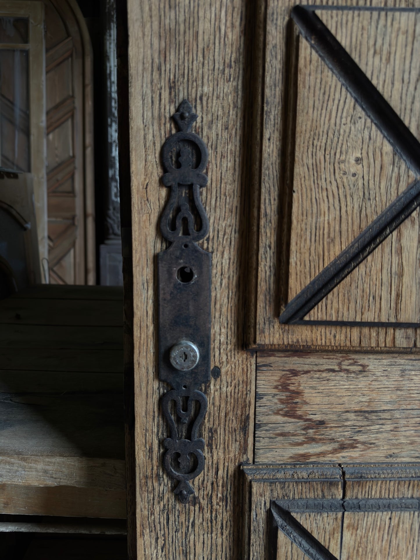 Spanish Crossbuck Panel Antique Single Door - 35x68 - L247