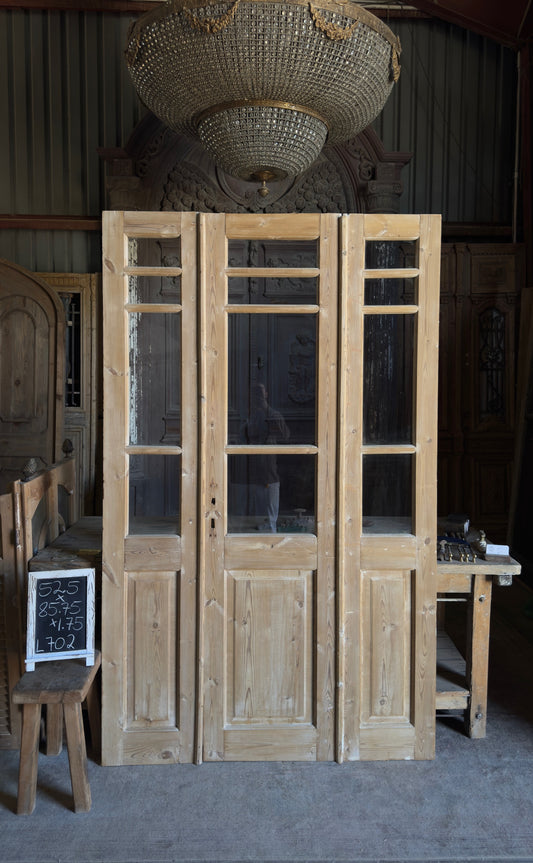 Antique Glass 4 Lite Tri-Fold Doors - 52.5x85.75 - L702