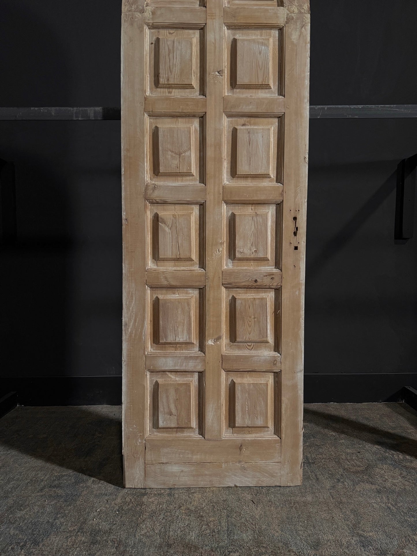 Antique Arched Single Door - 28.75x87.25 - N46