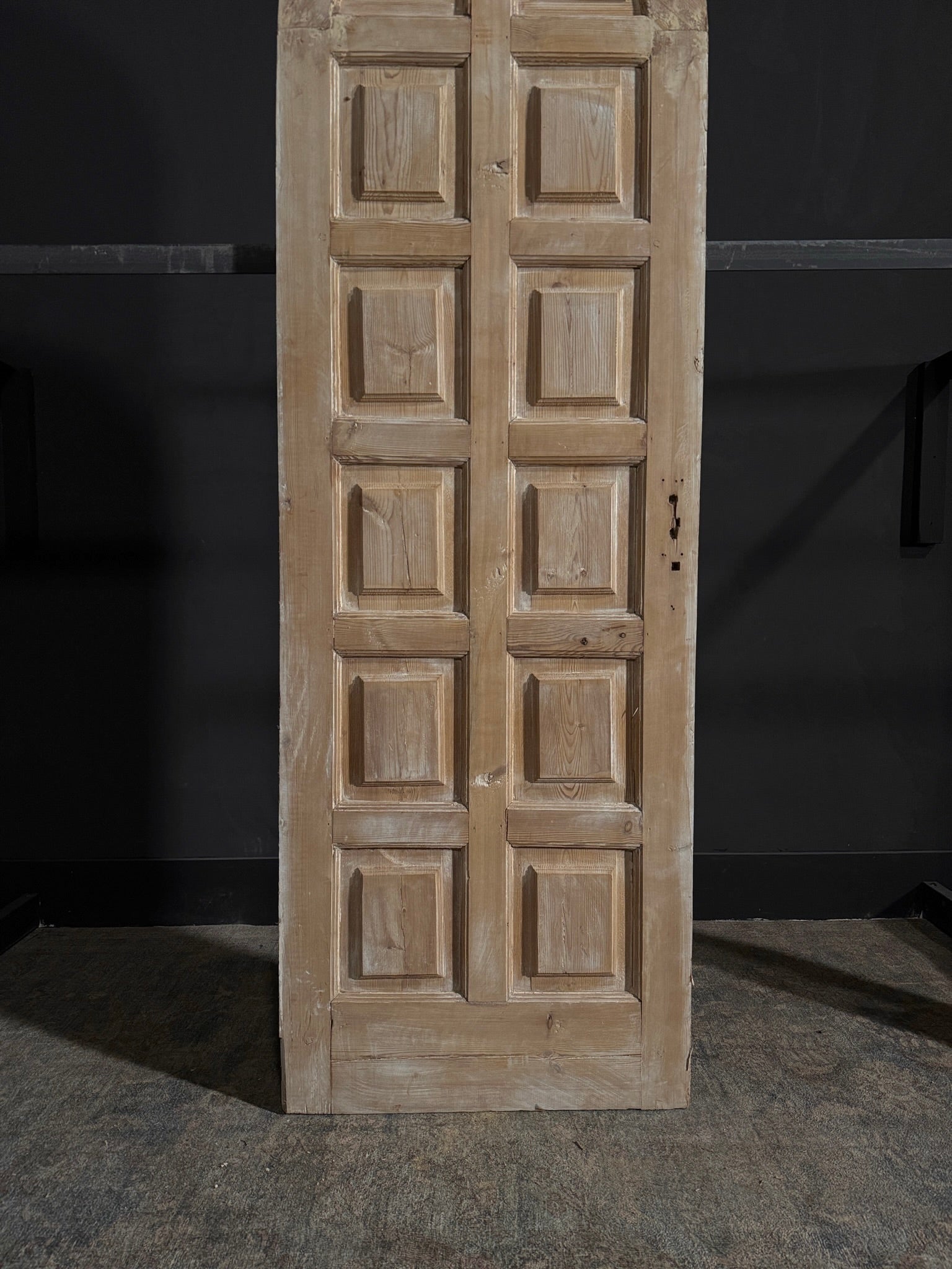 Antique Arched Single Door - 28.75x87.25 - N46