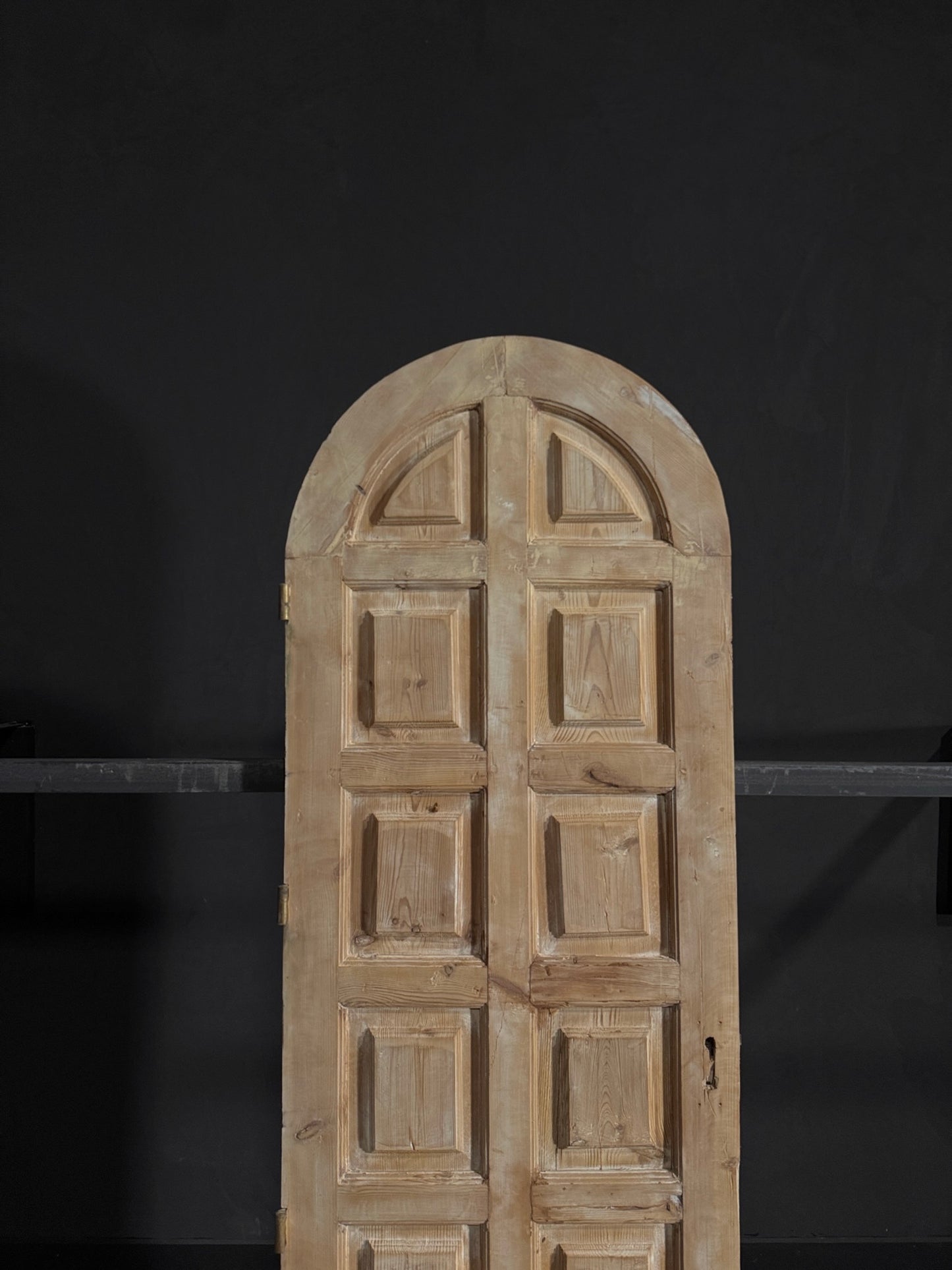 Antique Arched Single Door - 28.25x87.5 - N45