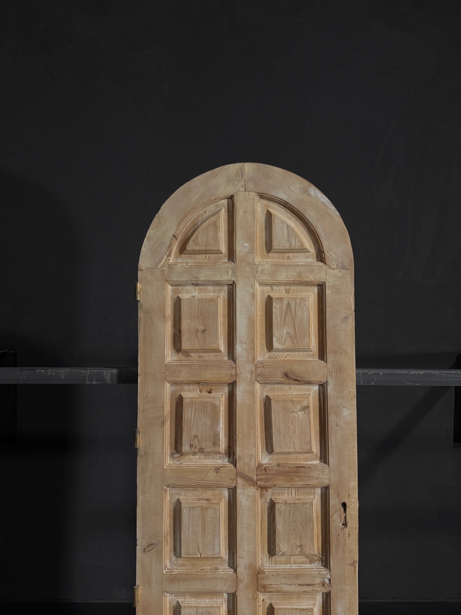 Antique Arched Single Door - 28.25x87.5 - N45