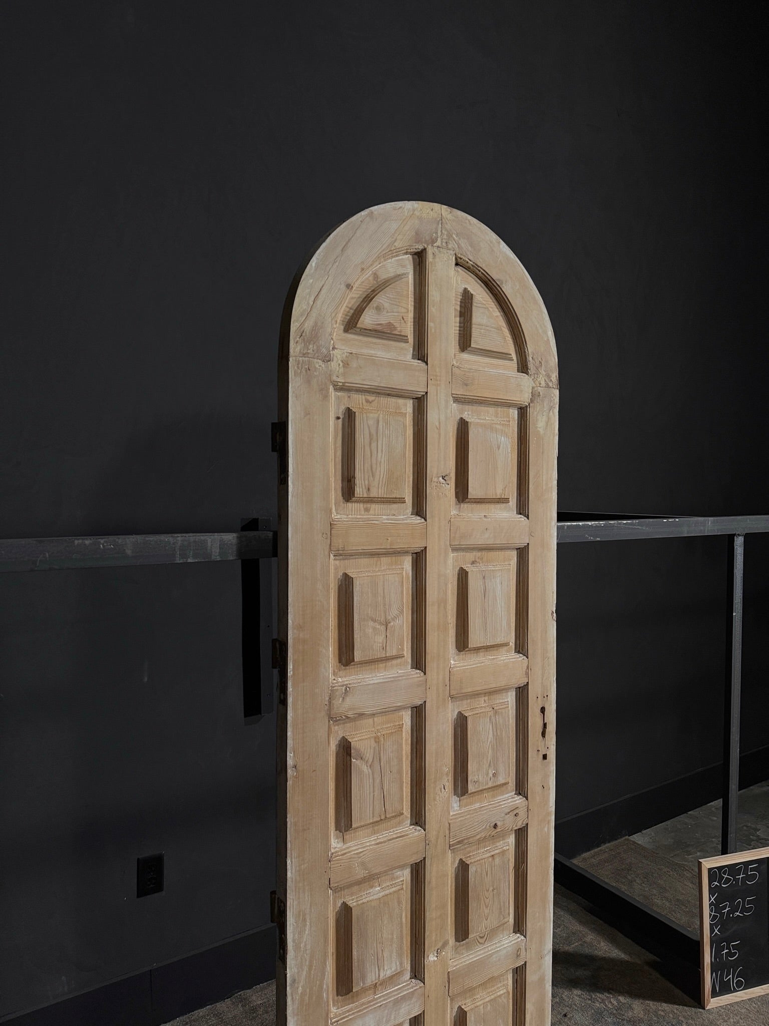 Antique Arched Single Door - 28.75x87.25 - N46