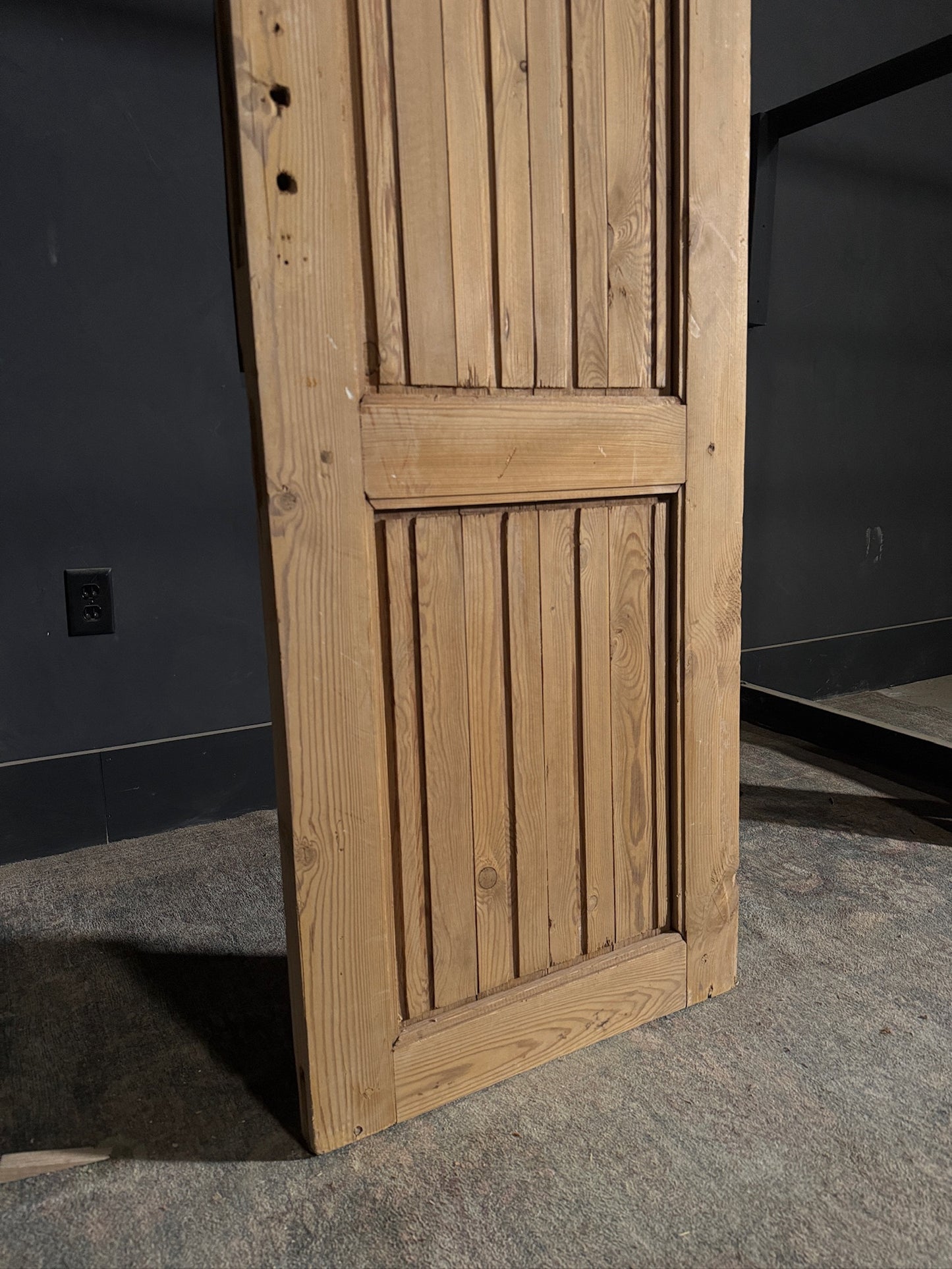 Antique Fluted Single Door - 23.75x79.5 - N458