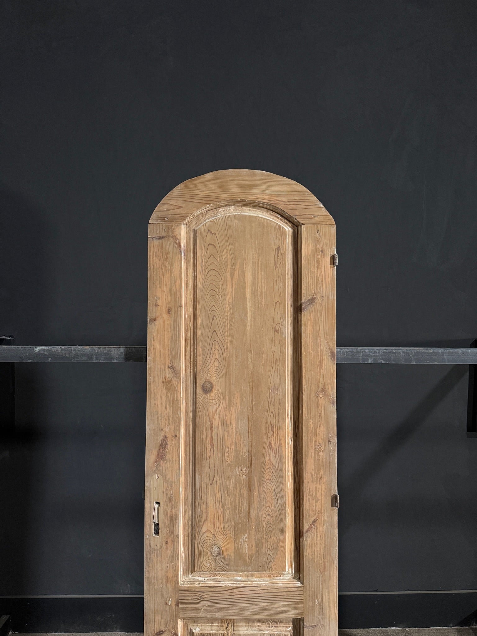 Antique Arched Solid Single Door - 24x82.75 - N139