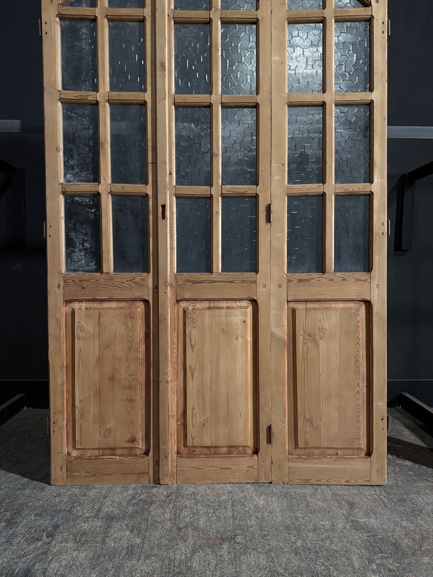 Antique Obscured Glass Arched Tri-Fold Doors - 54.5x90 - N144