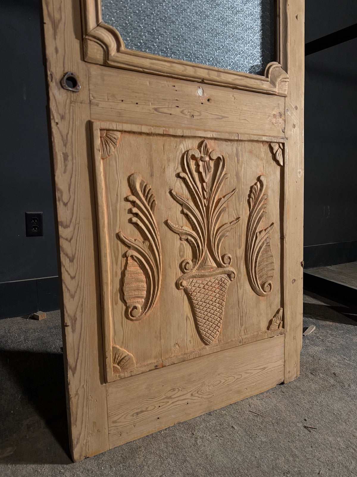 Antique Carved 1 Lite Single Door - 31.75x81 - N561