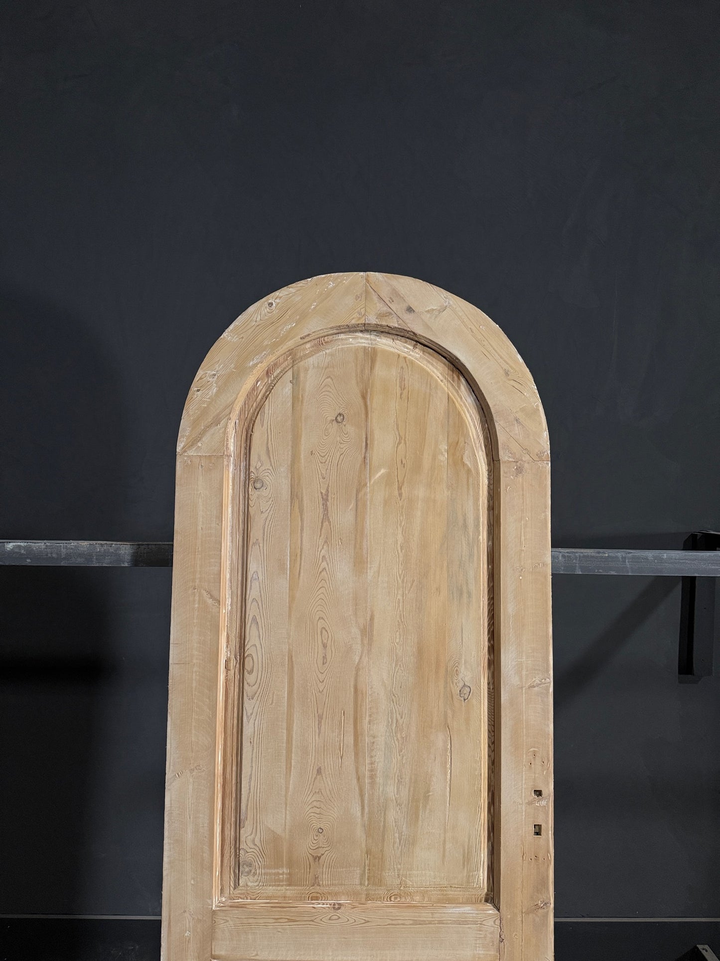 Antique Arched Solid Single Door - 31.5x83 - N138