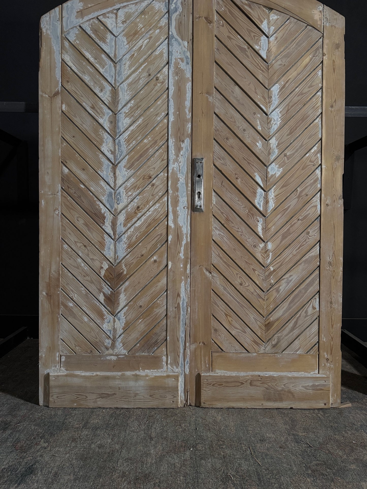 Antique Fluted Arched Double Doors - 59.75x85 - N97