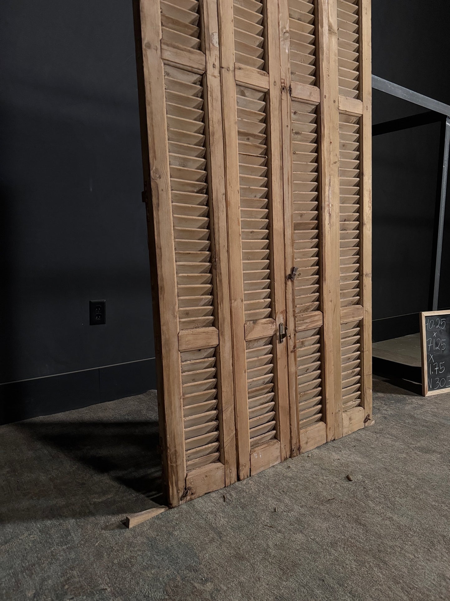 Antique Louvered Bi-Fold Doors - 40.25x71.25 - N303
