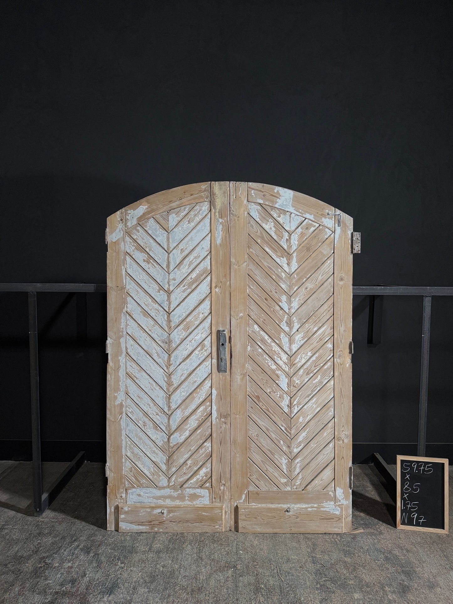 Antique Fluted Arched Double Doors - 59.75x85 - N97