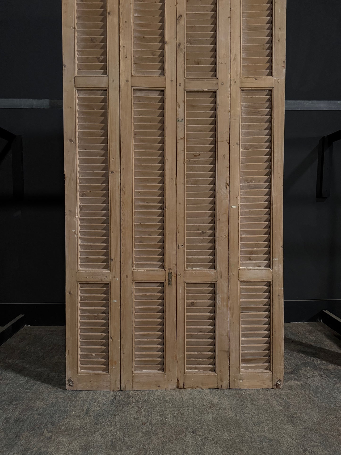 Antique Louvered Bi-Fold Doors - 45x85 - N307