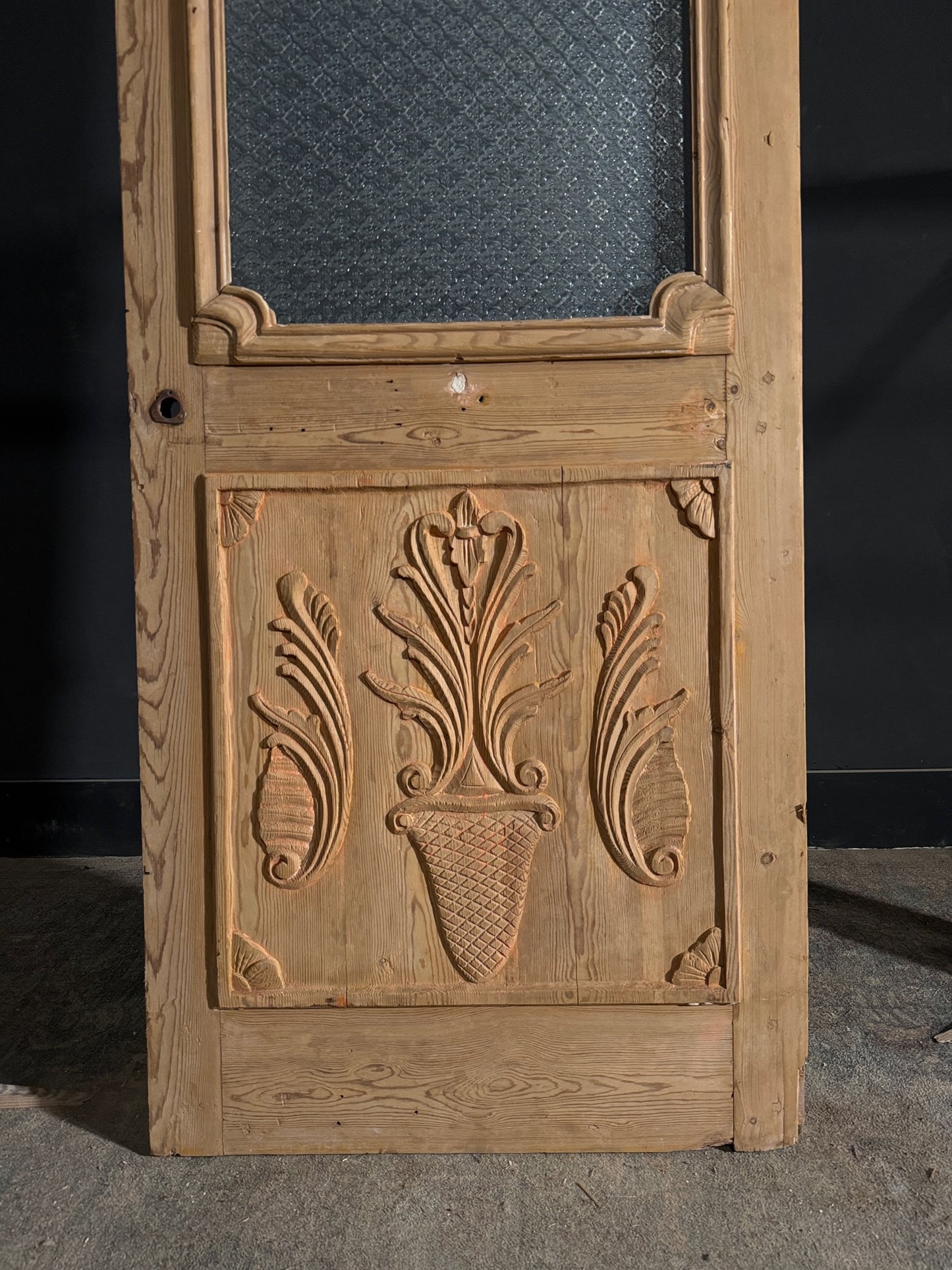 Antique Carved 1 Lite Single Door - 31.75x81 - N561