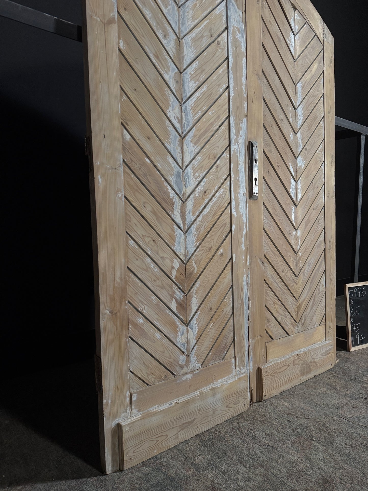 Antique Fluted Arched Double Doors - 59.75x85 - N97