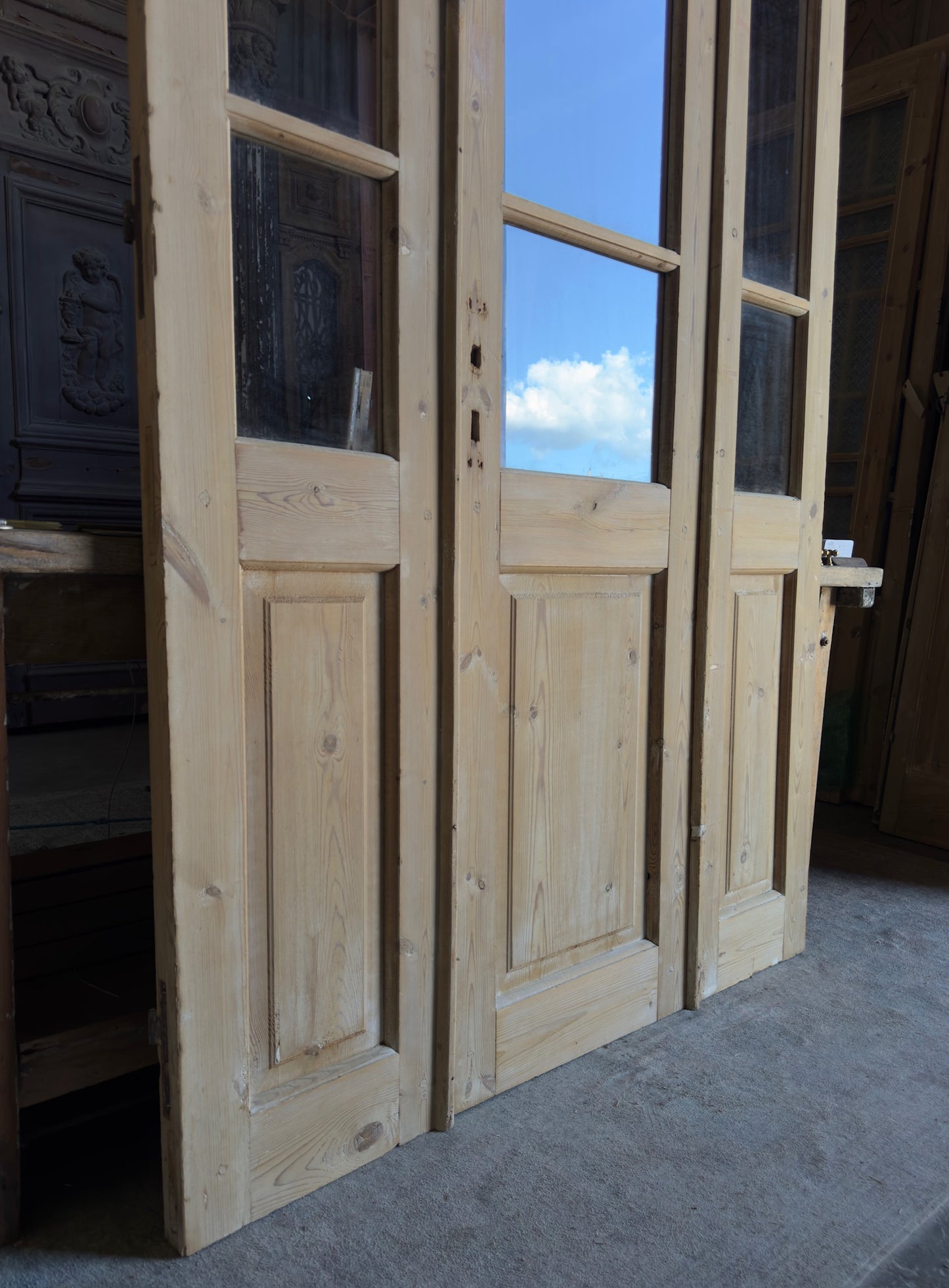 Antique Glass 4 Lite Tri-Fold Doors - 52.5x85.75 - L702