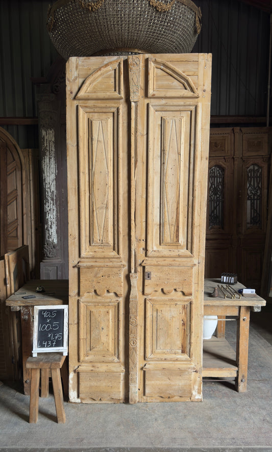 Carved Arch Design Solid French Doors - 40.5x100.5 - L437