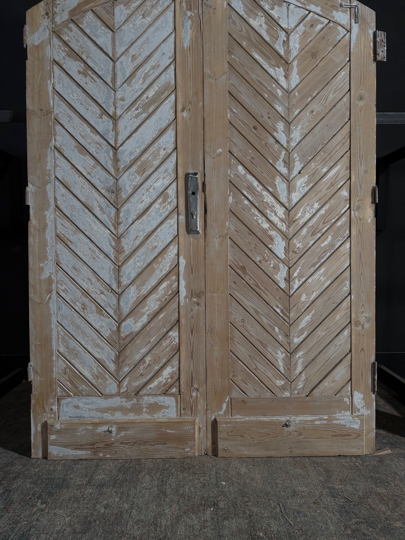 Antique Fluted Arched Double Doors - 59.75x85 - N97