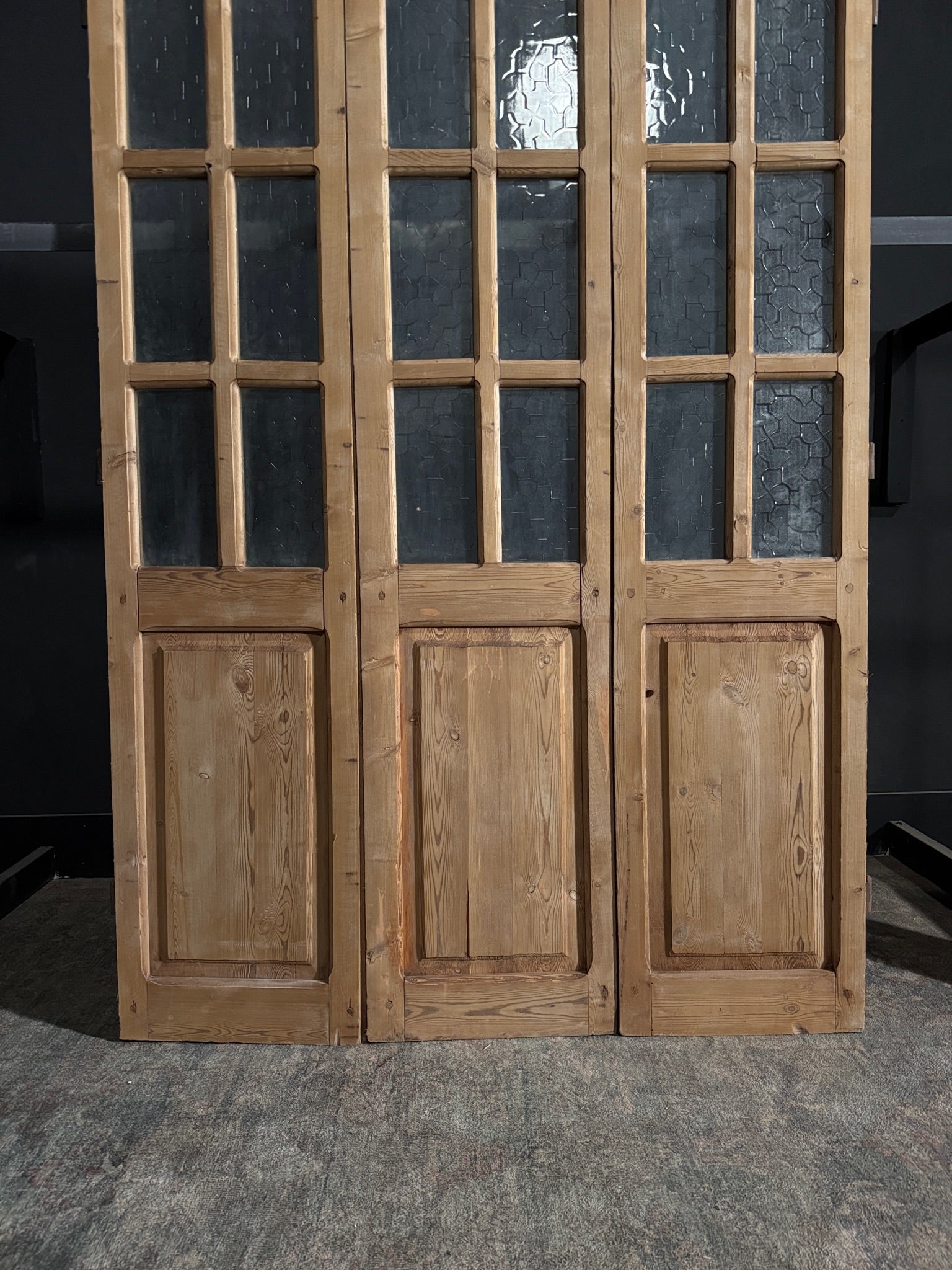 Antique Obscured Glass Arched Tri-Fold Doors - 54.5x90 - N144