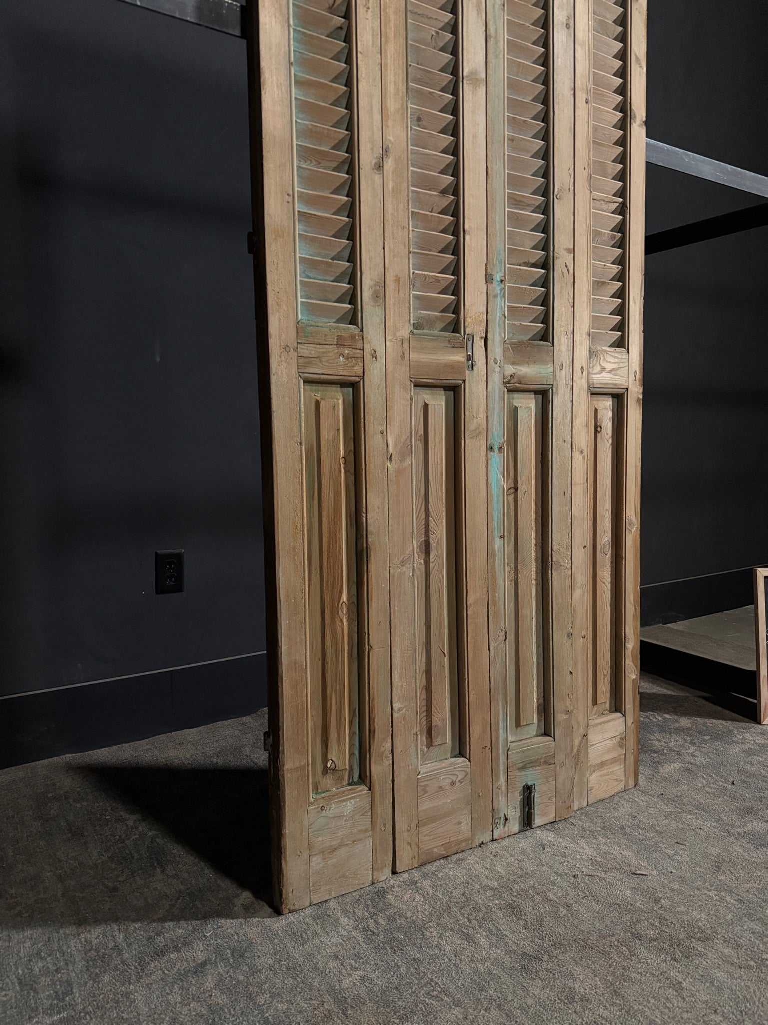 Antique Louvered 3 Panel Bi-Fold Doors - 36x86 - N297