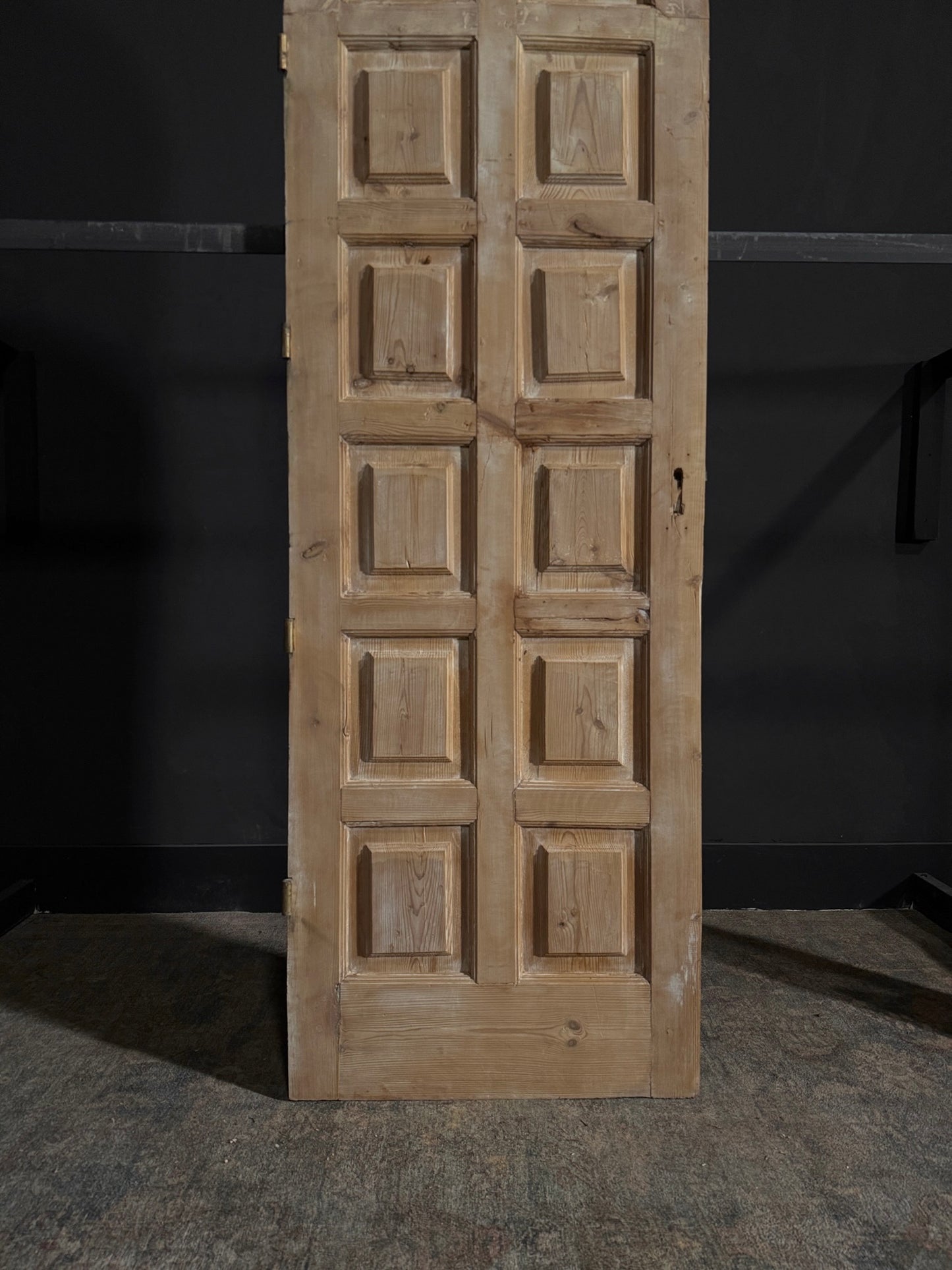 Antique Arched Single Door - 28.25x87.5 - N45