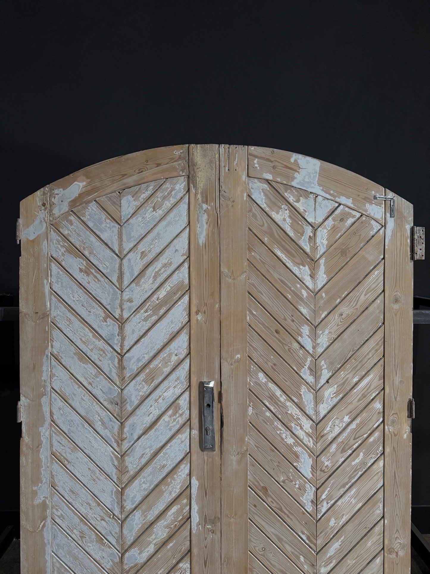 Antique Fluted Arched Double Doors - 59.75x85 - N97