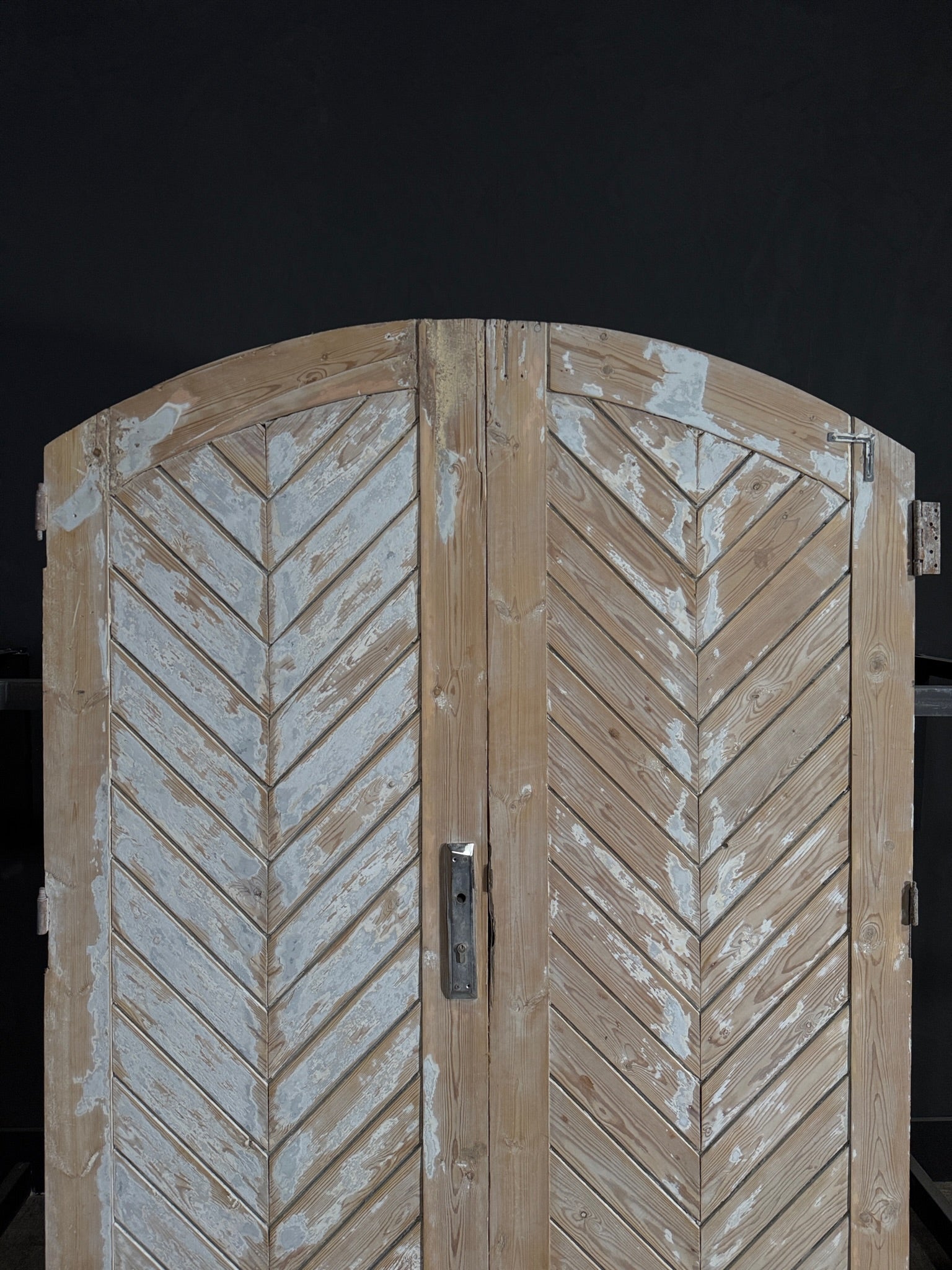 Antique Fluted Arched Double Doors - 59.75x85 - N97
