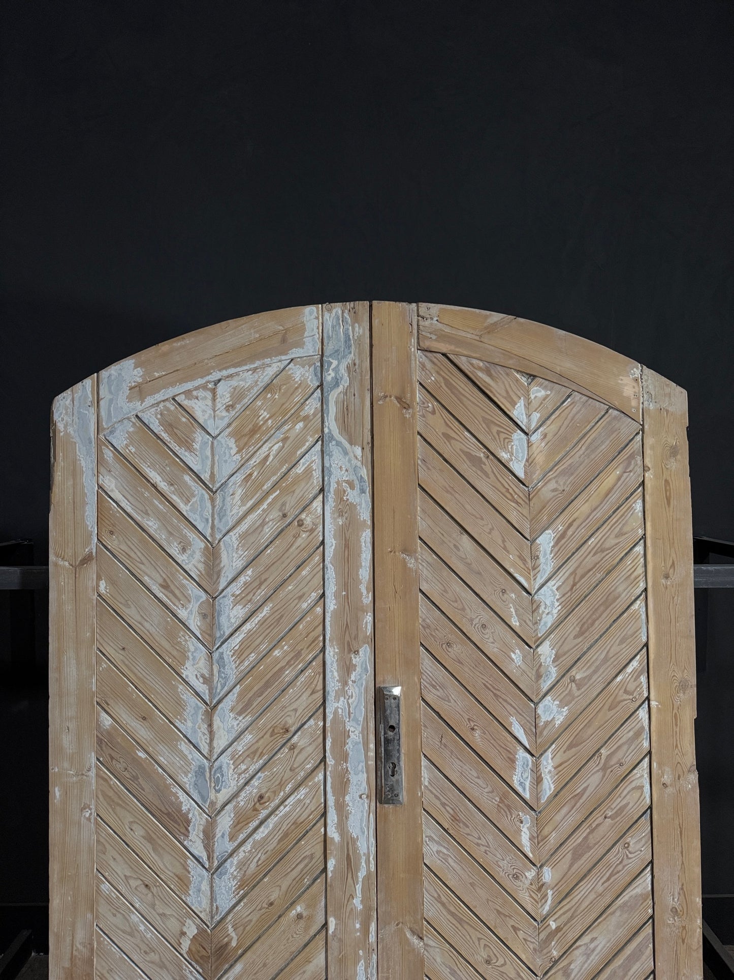 Antique Fluted Arched Double Doors - 59.75x85 - N97