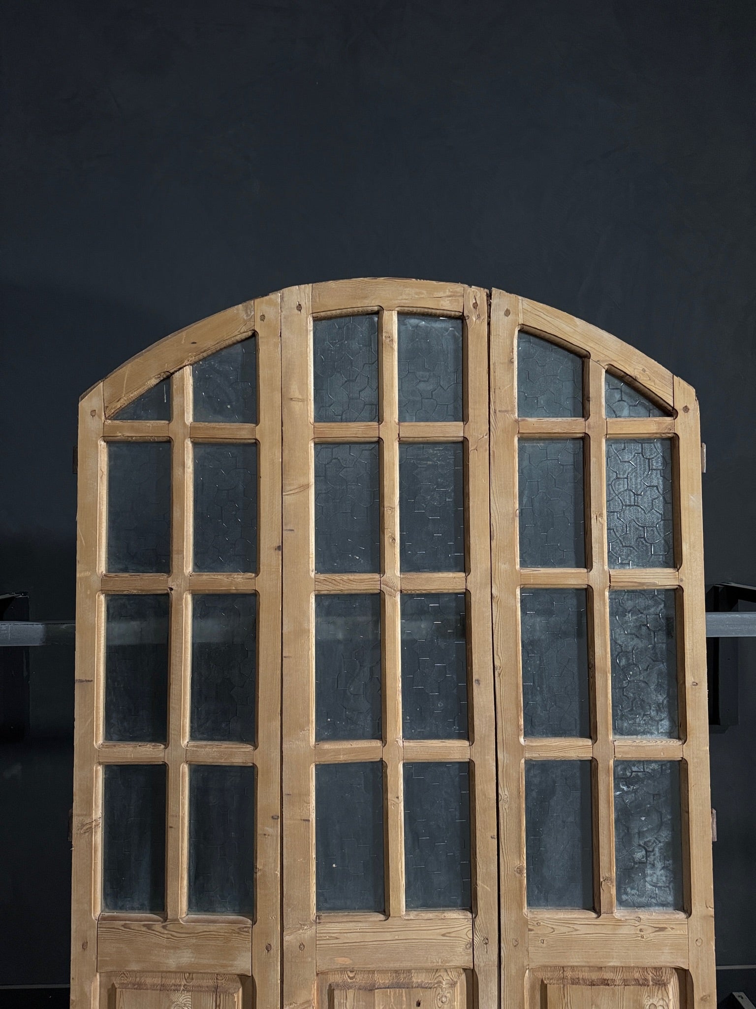 Antique Obscured Glass Arched Tri-Fold Doors - 54.5x90 - N144