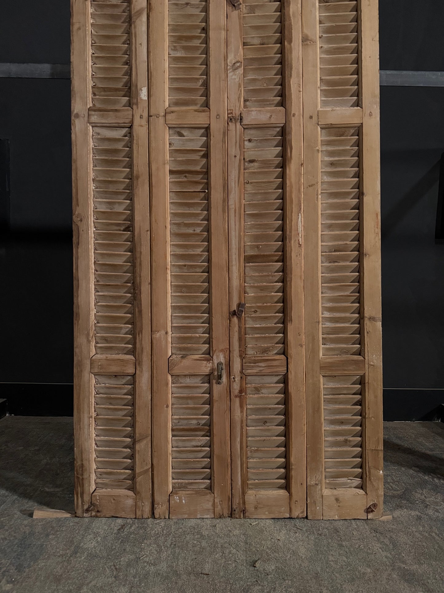 Antique Louvered Bi-Fold Doors - 40.25x71.25 - N303