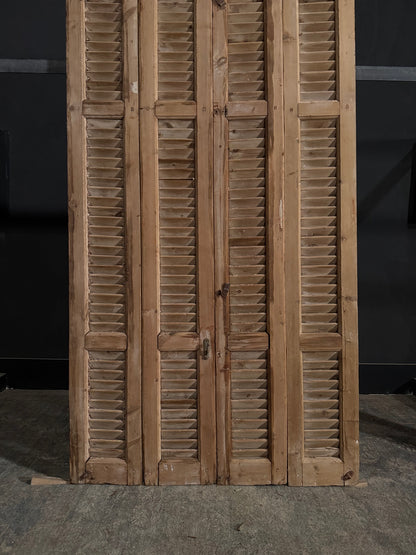 Antique Louvered Bi-Fold Doors - 40.25x71.25 - N303