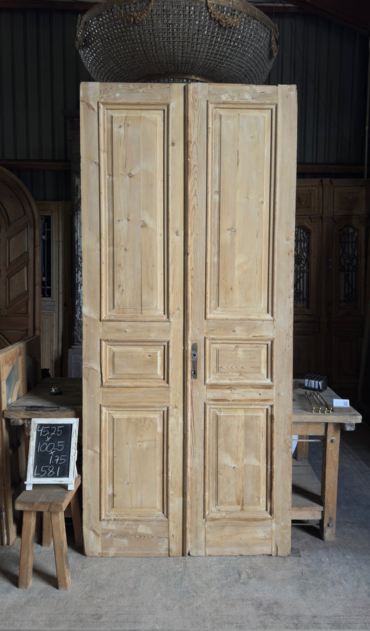 Antique 6 Panel Double Doors - 45.25x102.5 - L581