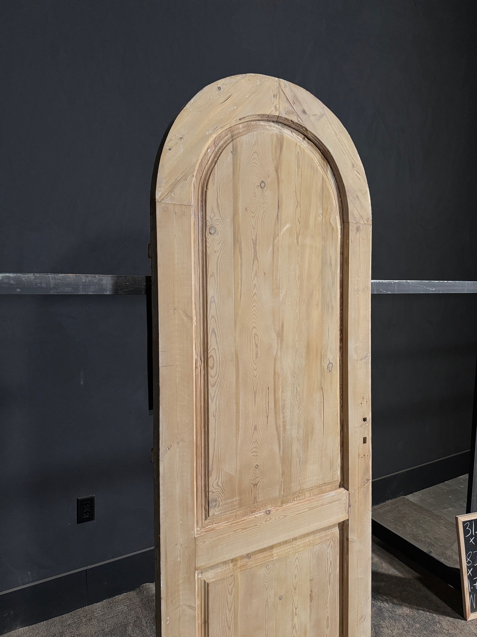 Antique Arched Solid Single Door - 31.5x83 - N138
