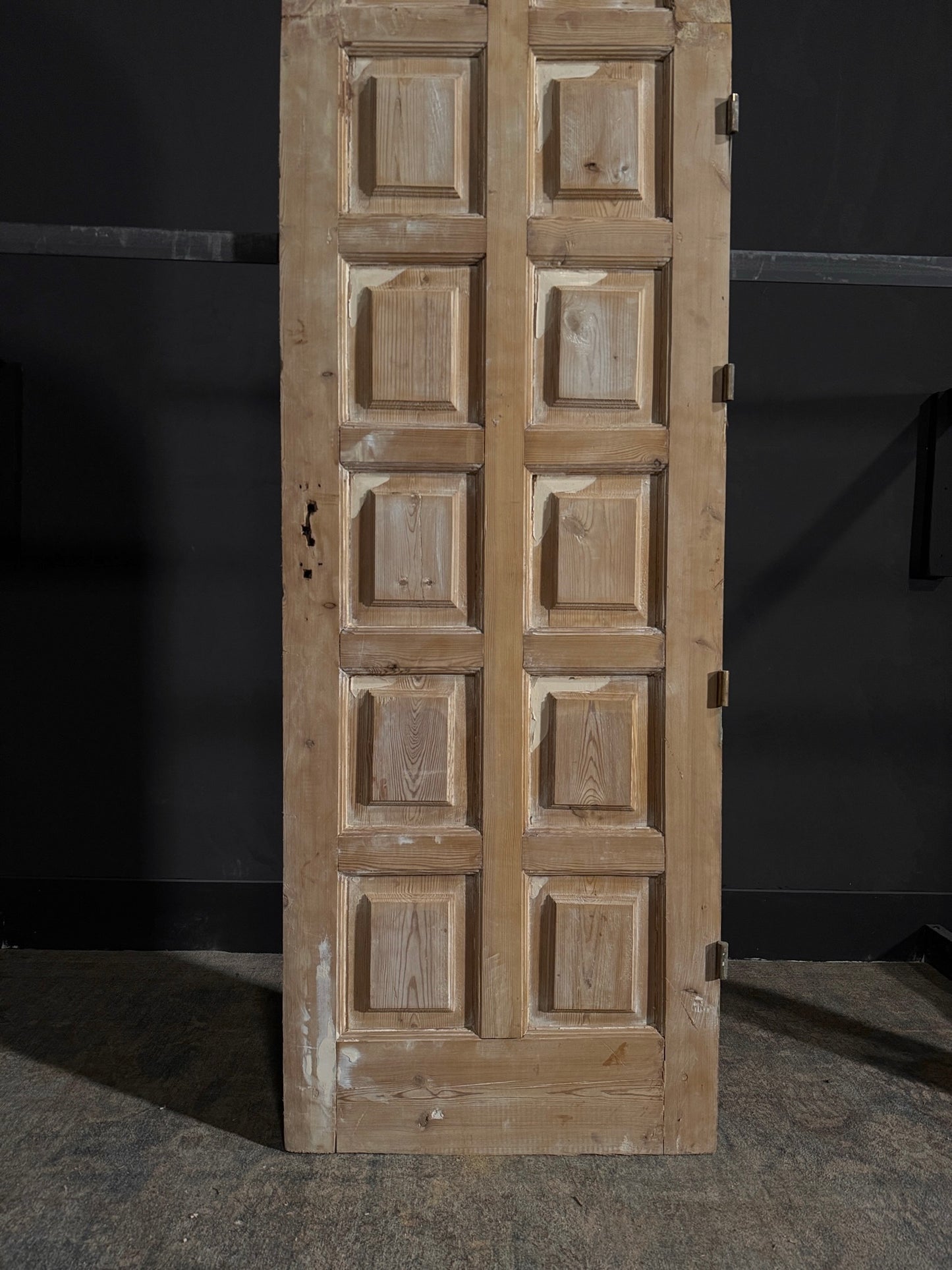 Antique Arched Single Door - 28.75x87.25 - N46